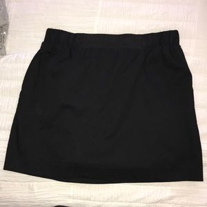 Women’s Express black skirt size M with pockets